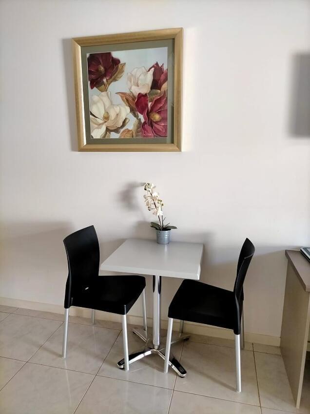 Derby Lodge Self Contained Apartments Eksteriør bilde